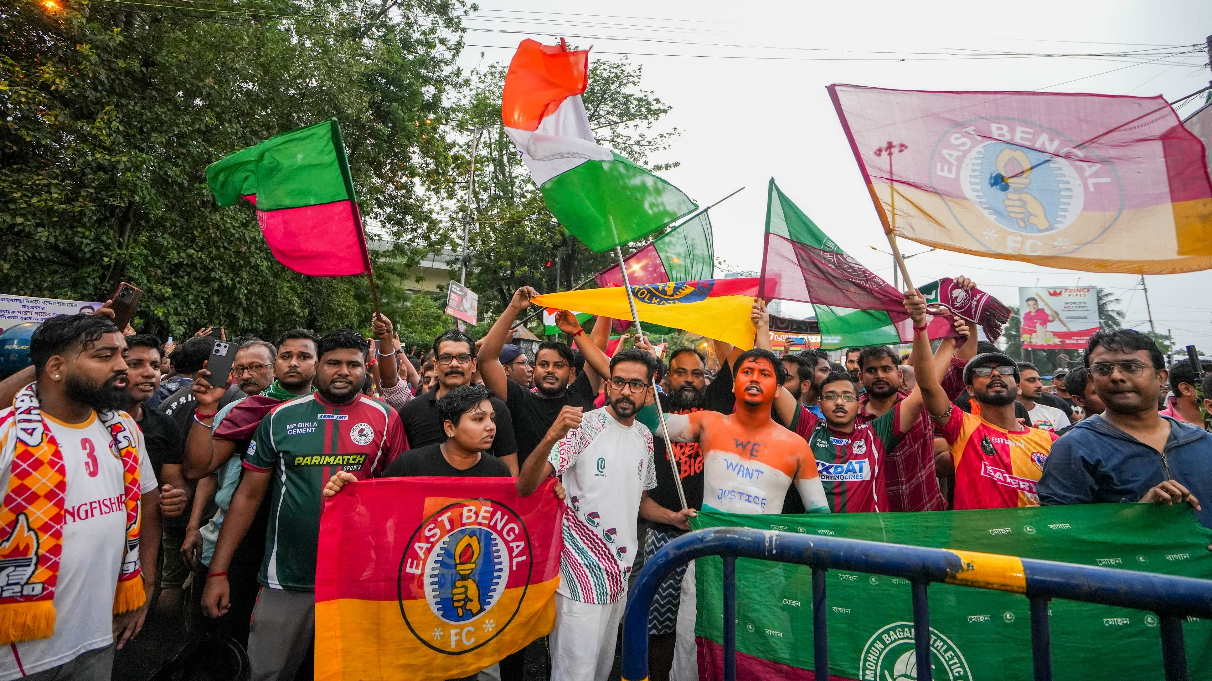 <div class="paragraphs"><p>Supporters of football clubs East Bengal and Mohun Bagan take part in a protest march against the alleged sexual assault and murder of a postgraduate trainee doctor, near Salt Lake stadium, in Kolkata, Sunday,</p></div>